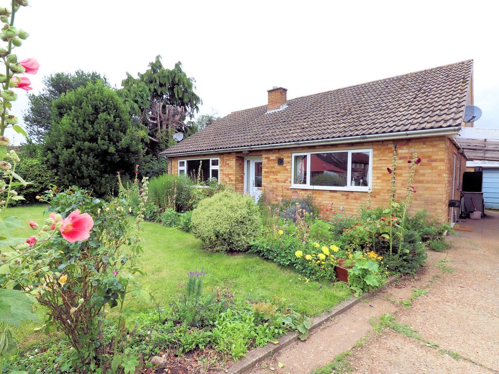 3 bed detached bungalow for sale in Castle Road, King's Lynn PE33, £290,000