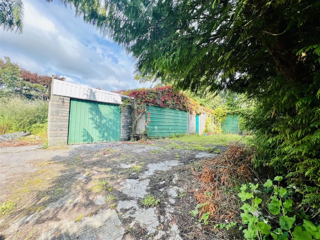 3 bed bungalow for sale in Talley, Llandeilo SA19, £165,000