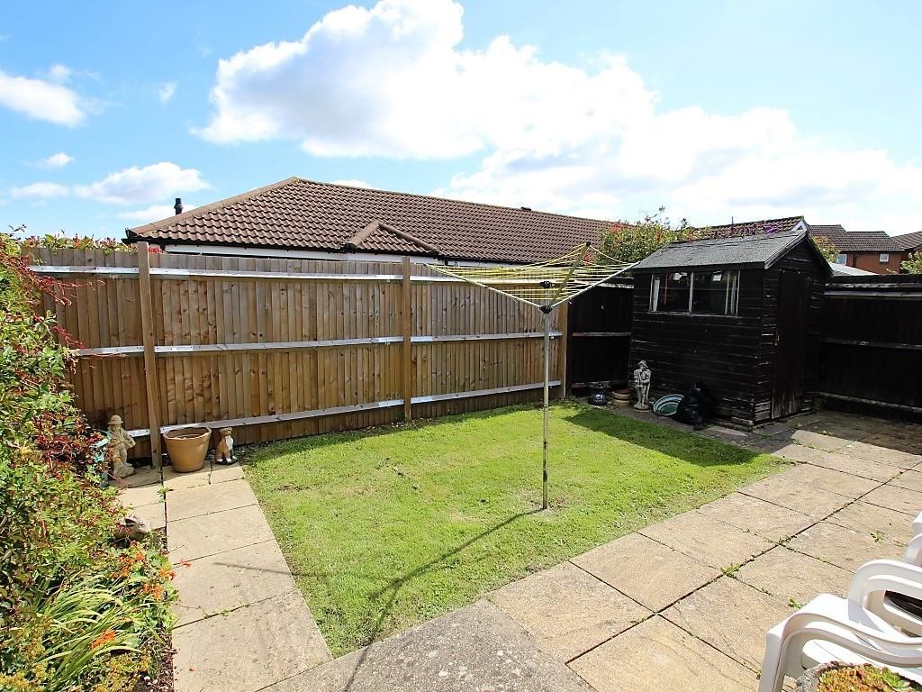 2 bed bungalow for sale in Condor Close, Tilehurst, Reading RG31, £240,000