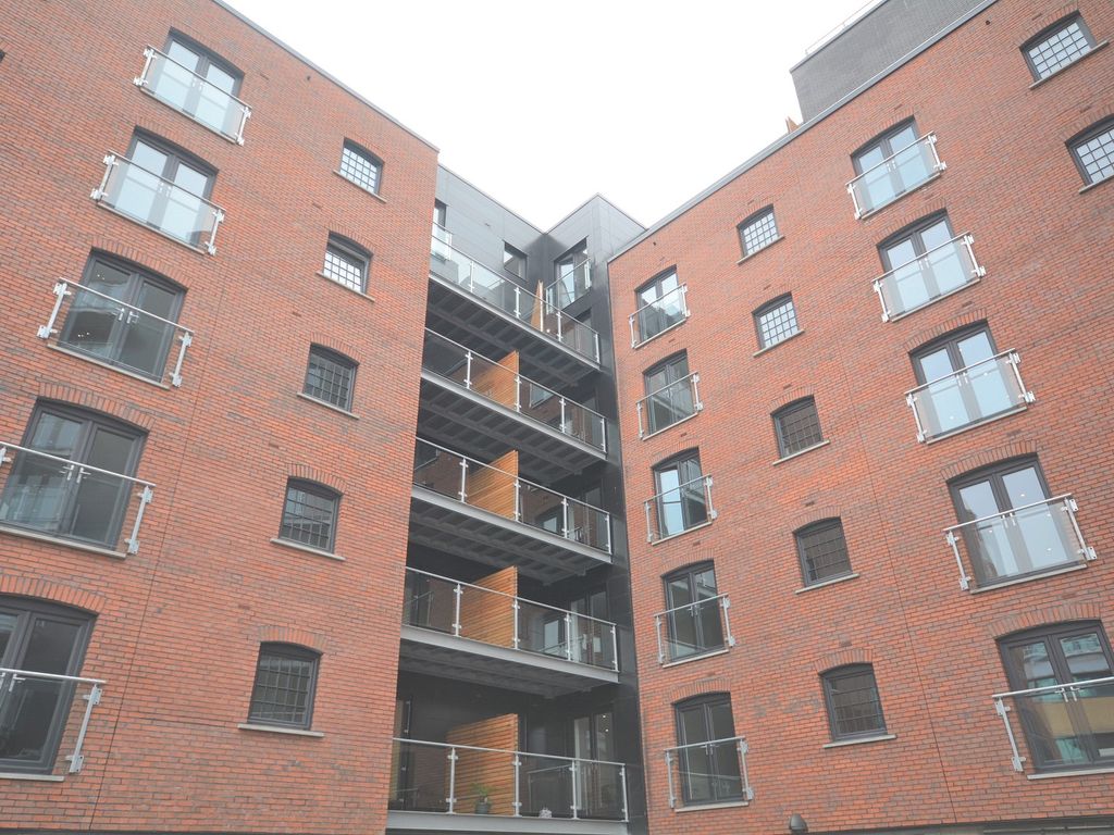 2 bed flat for sale in Trade Street, Cardiff CF10, £250,000