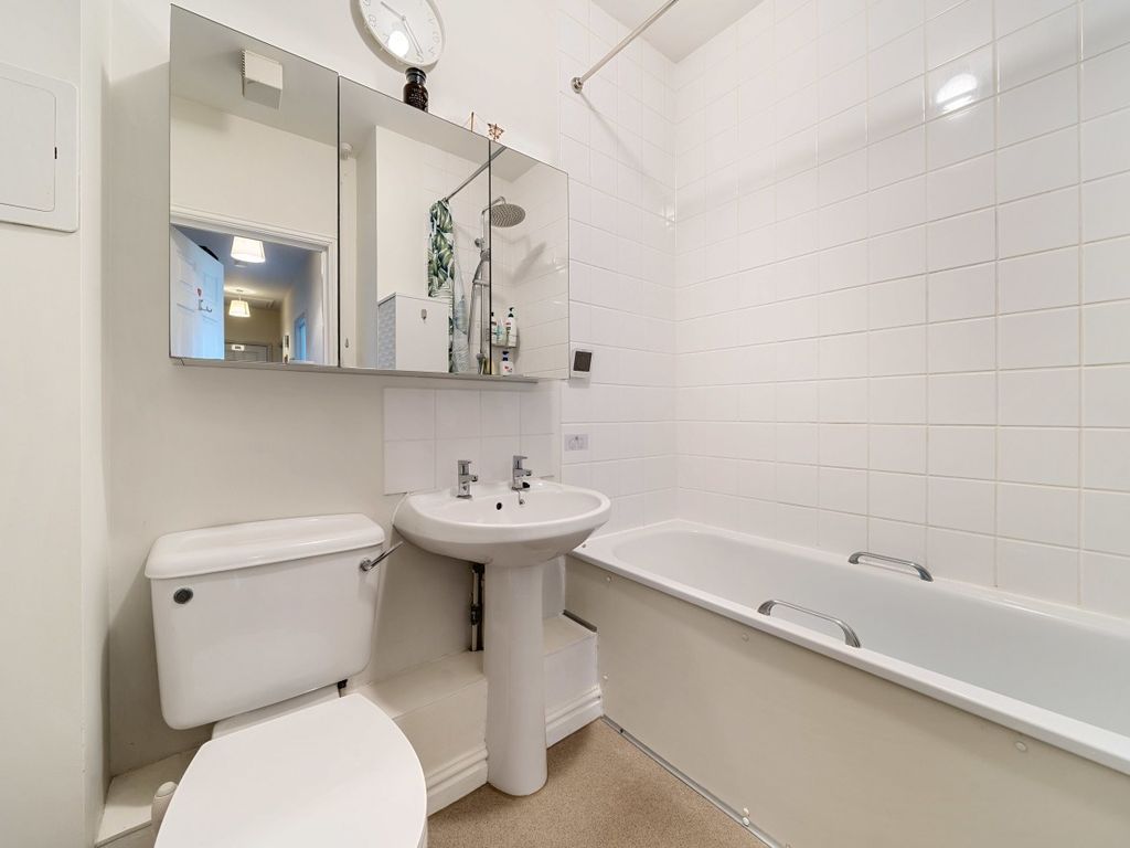 1 bed flat for sale in Charlotte Court, Invermead Close, London W6, £148,750