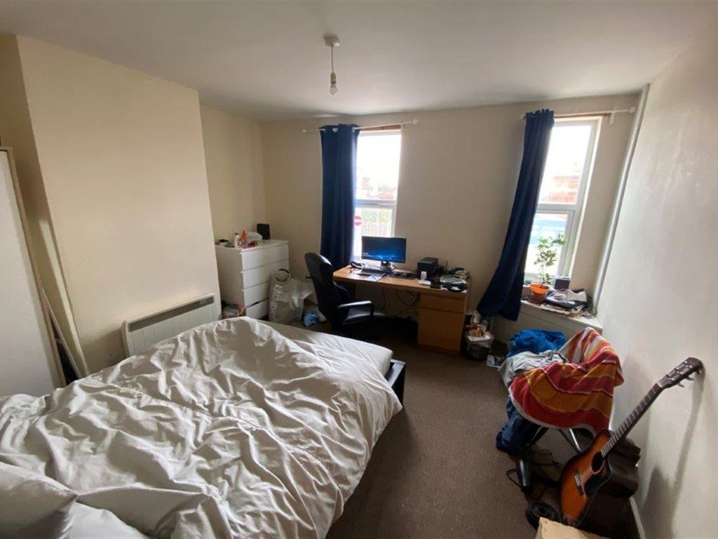 1 bed flat for sale in 106 Chilwell Road, Beeston NG9, £175,000