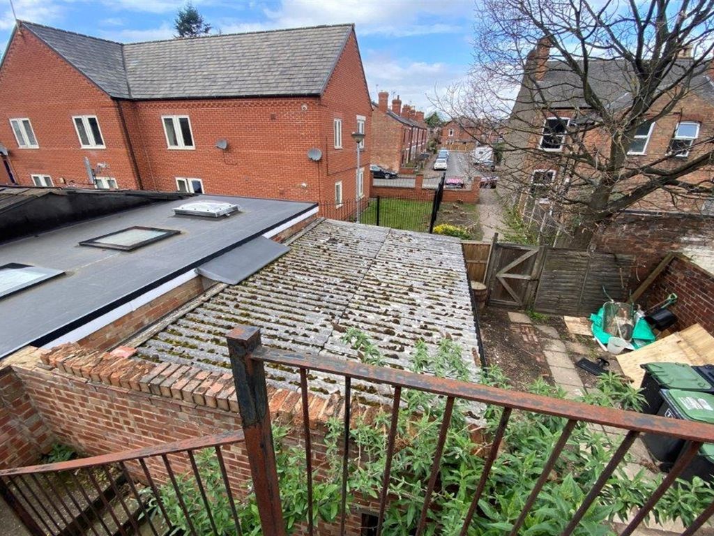 1 bed flat for sale in 106 Chilwell Road, Beeston NG9, £175,000