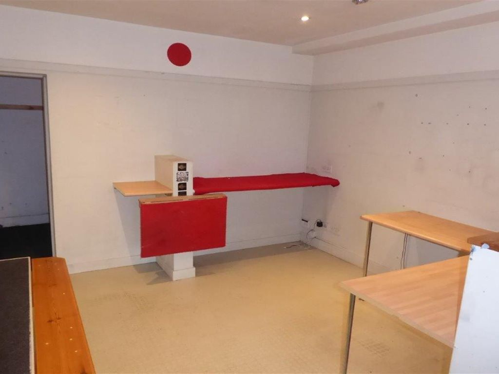 1 bed flat for sale in 106 Chilwell Road, Beeston NG9, £175,000