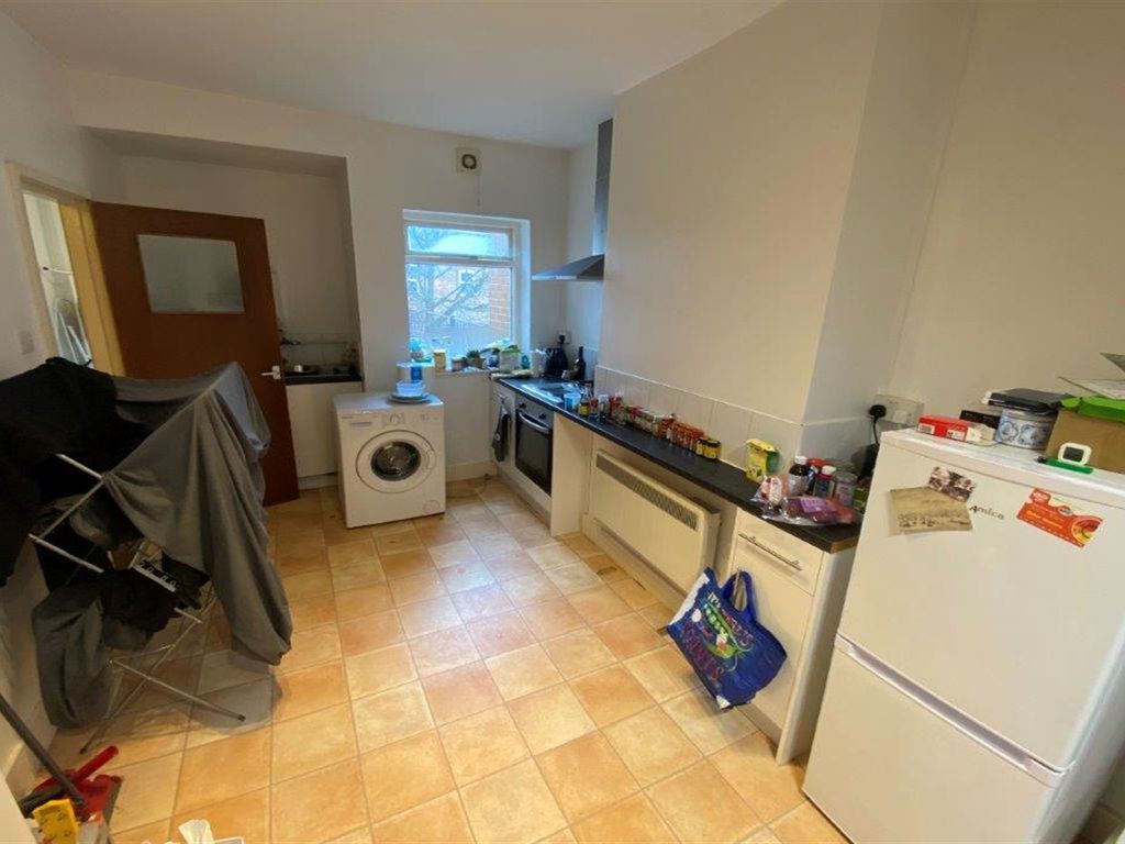 1 bed flat for sale in 106 Chilwell Road, Beeston NG9, £175,000