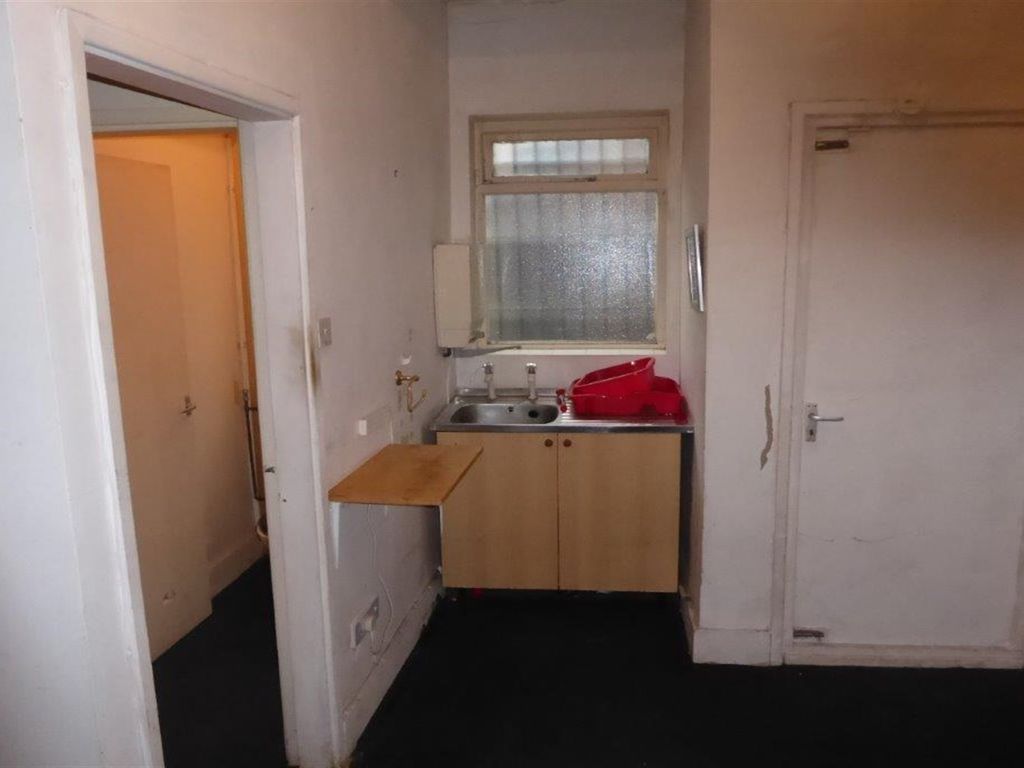 1 bed flat for sale in 106 Chilwell Road, Beeston NG9, £175,000