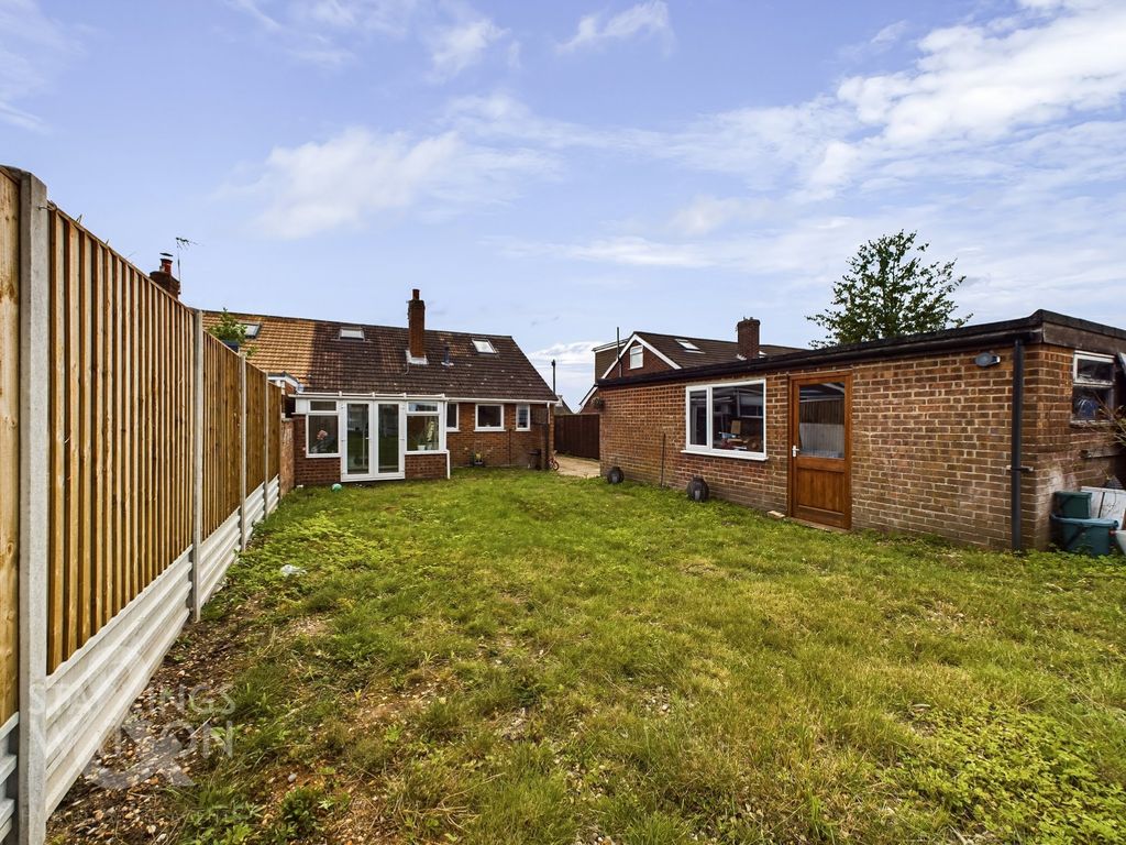 3 bed property for sale in Raymond Road, Hellesdon, Norwich NR6, £290,000