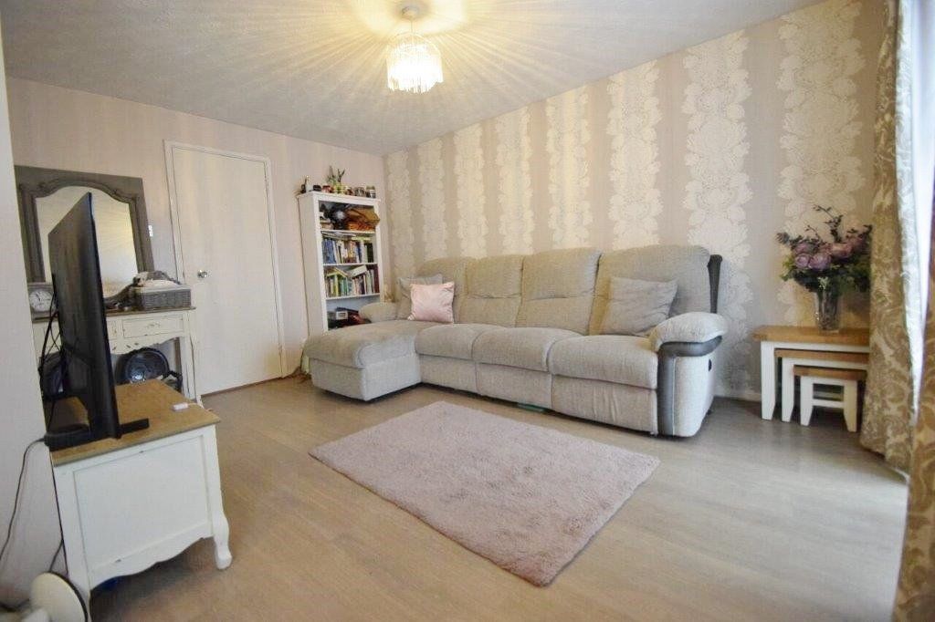 2 bed flat for sale in Boveney Close, Cippenham, Berkshire SL1, £225,000