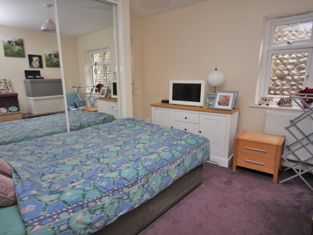 1 bed flat for sale in The Goffs, Eastbourne BN21, £199,950