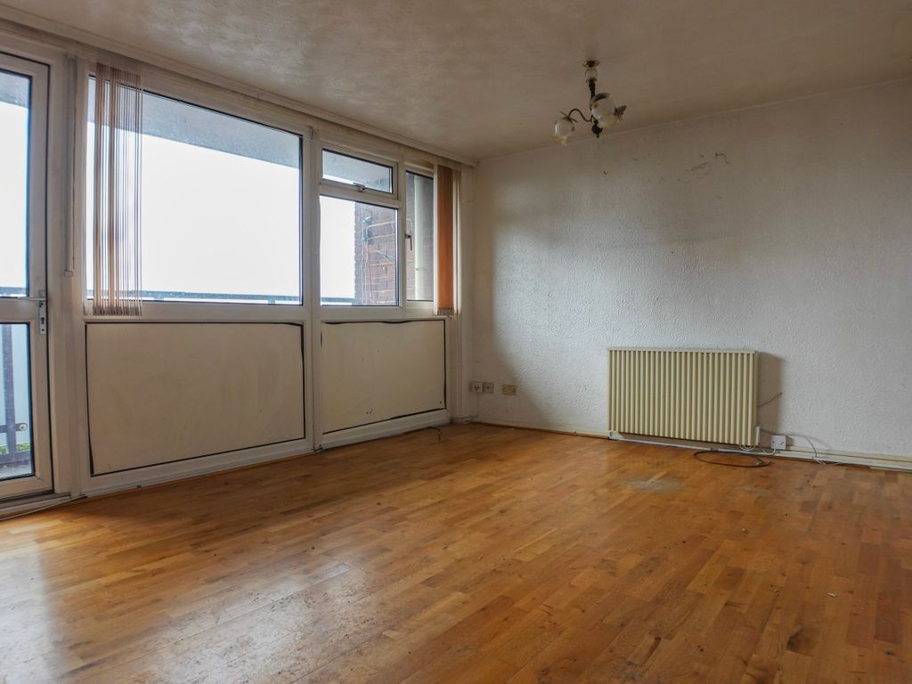 1 bed flat for sale in Lichfield Street, Tamworth B79, £90,000
