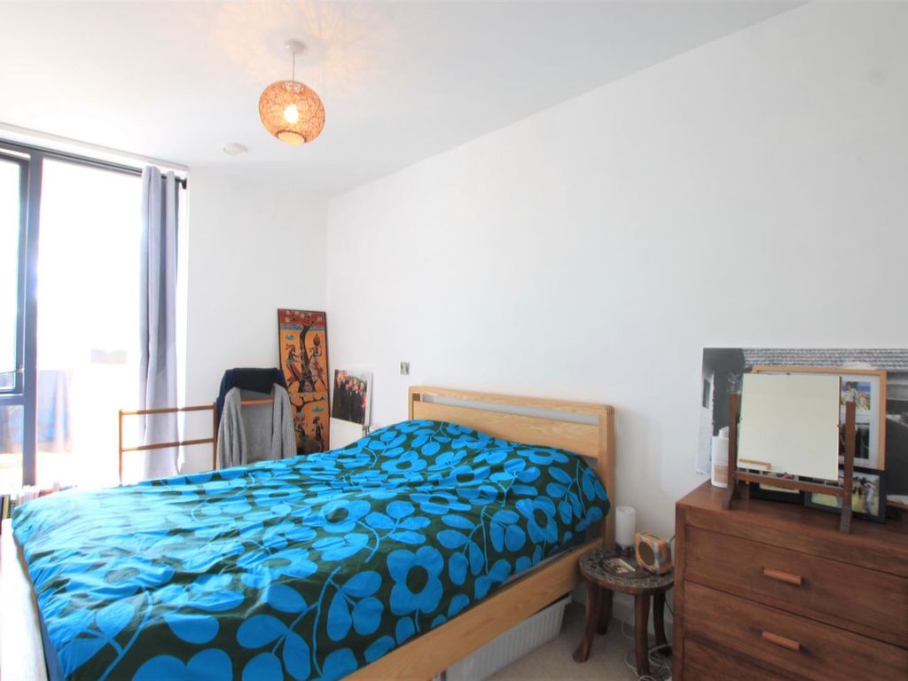 1 bed flat for sale in Tentelow Lane, Norwood Green/ Southall UB2, £265,000