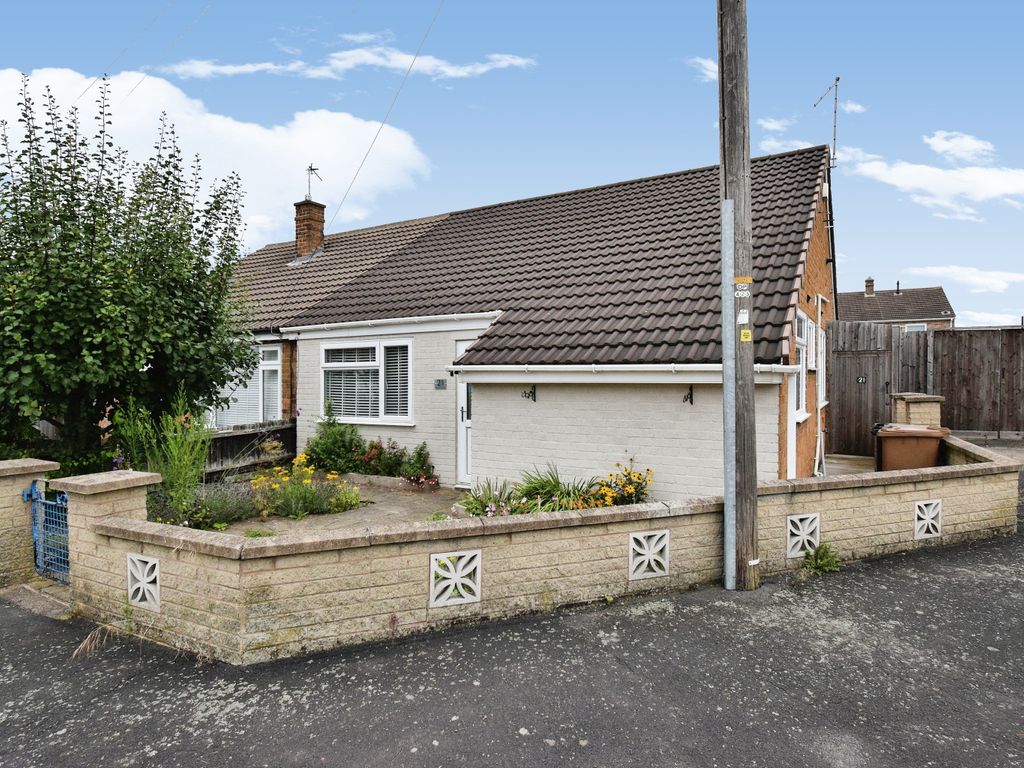 2 bed bungalow for sale in Keswick Close, Birstall, Leicester, Leicestershire LE4, £255,000