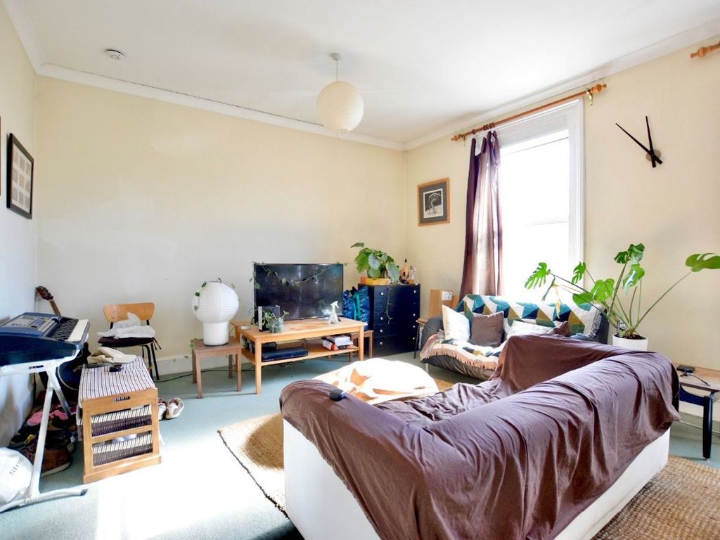 1 bed flat for sale in Atherton Road, Stratford E7, £275,000