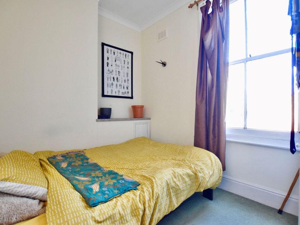 1 bed flat for sale in Atherton Road, Stratford E7, £275,000