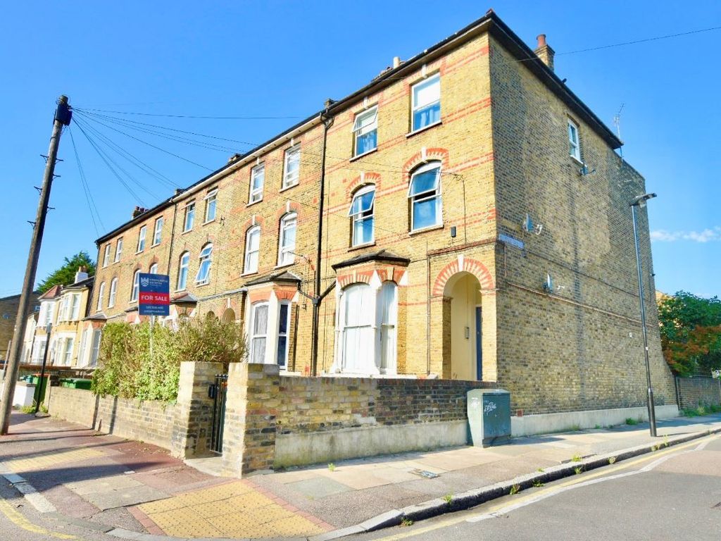 1 bed flat for sale in Atherton Road, Stratford E7, £275,000