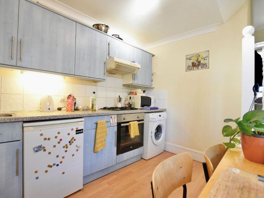 1 bed flat for sale in Atherton Road, Stratford E7, £275,000