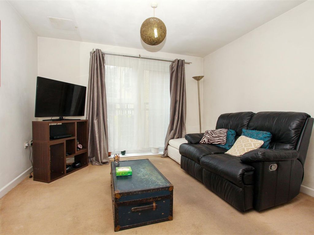 1 bed flat for sale in Harefield Road, Uxbridge UB8, £99,000