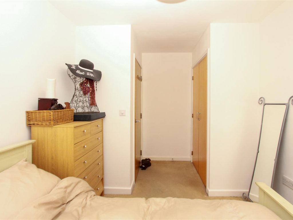 1 bed flat for sale in Harefield Road, Uxbridge UB8, £99,000