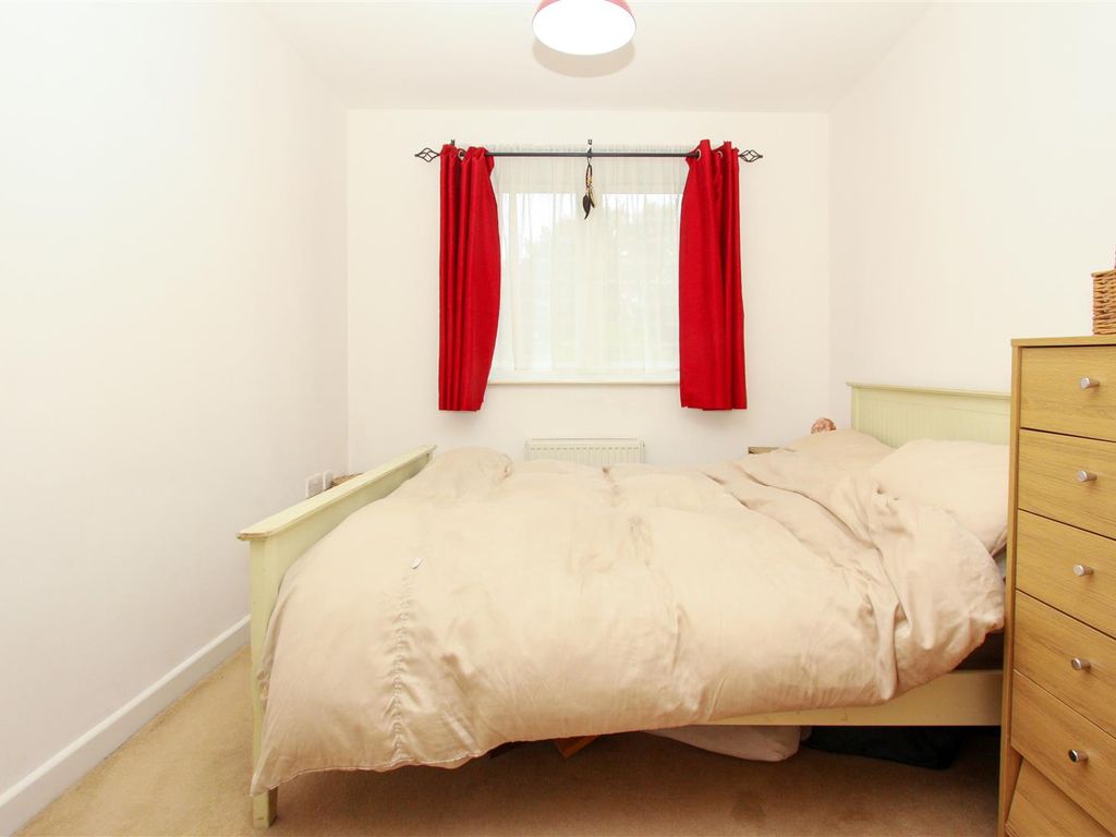 1 bed flat for sale in Harefield Road, Uxbridge UB8, £99,000