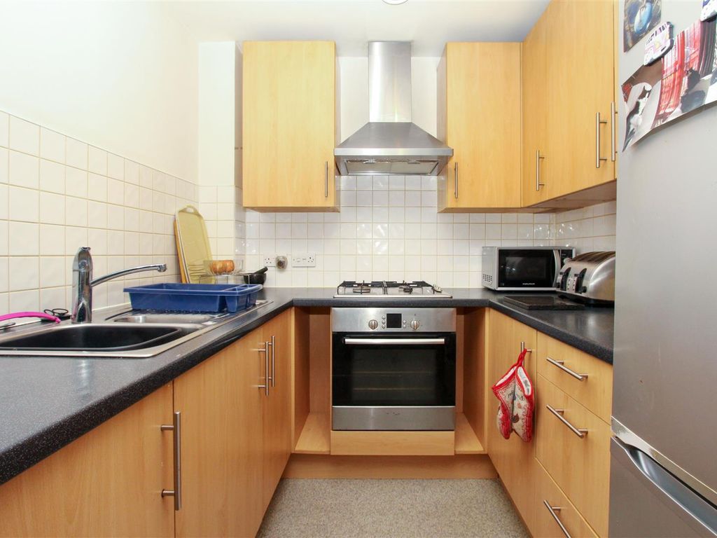 1 bed flat for sale in Harefield Road, Uxbridge UB8, £99,000