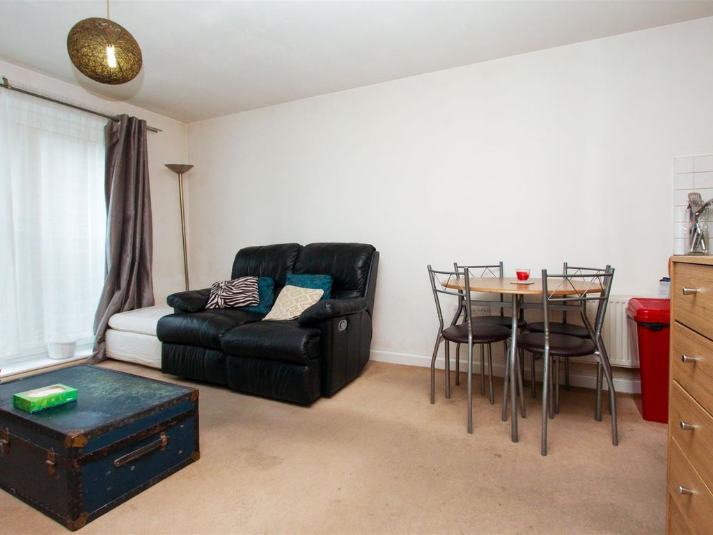 1 bed flat for sale in Harefield Road, Uxbridge UB8, £99,000