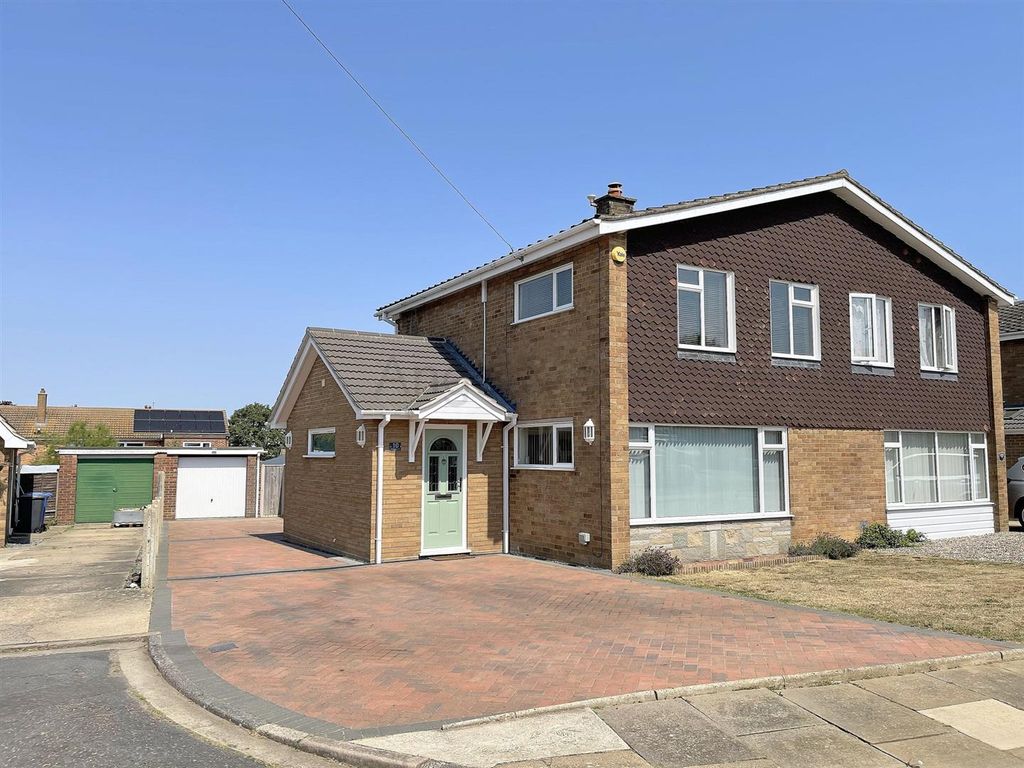 3 bed semi-detached house for sale in Beverley Close, Oulton Broad, Lowestoft NR33, £280,000