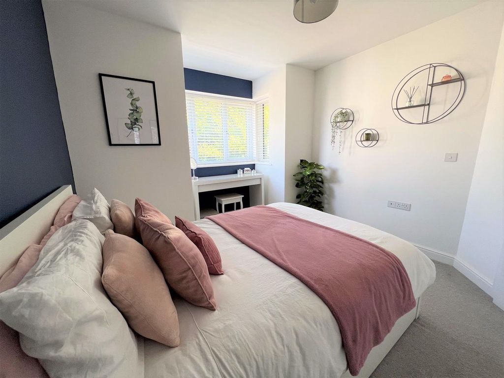 2 bed flat for sale in Carpenters Way, Midsomer Norton, Radstock BA3, £189,950