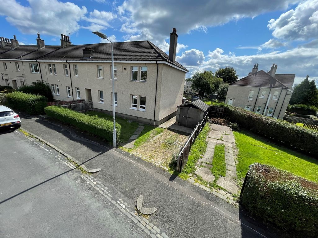 3 bed flat for sale in Netherhill Crescent, Paisley PA3, £79,995