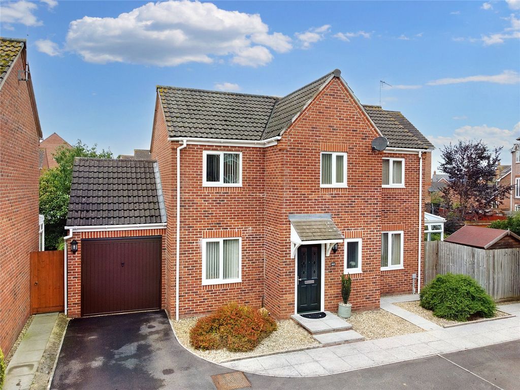 3 bed detached house for sale in Thatcham Avenue Kingsway, Quedgeley, Gloucester, Gloucestershire GL2, £320,000