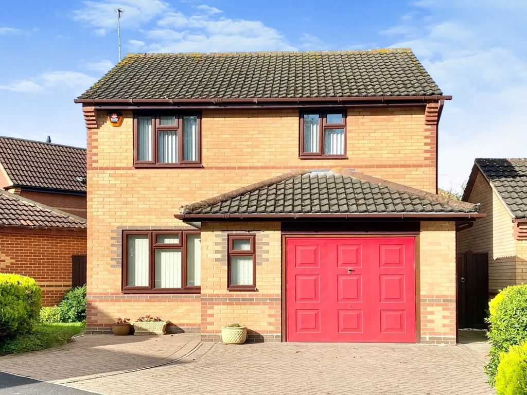 3 bed detached house for sale in Wensleydale Close, Grantham NG31, £260,000