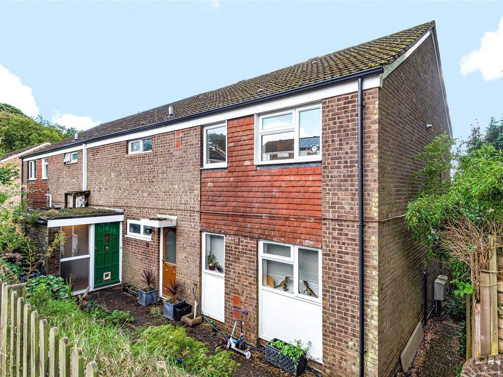 2 bed maisonette for sale in Rackfield, Haslemere, Surrey GU27, £230,000