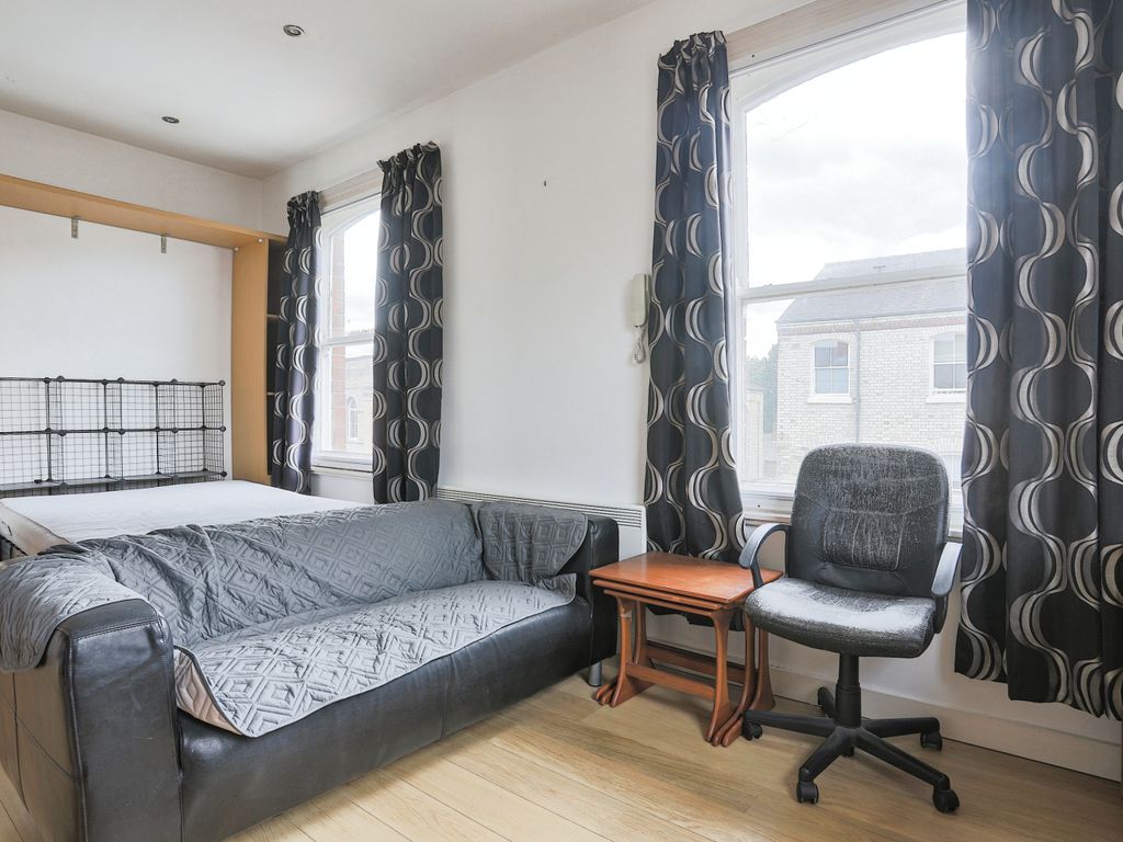 1 bed flat for sale in Priory Street, York YO1, £80,000