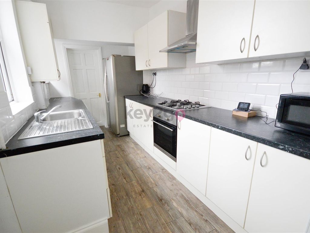 3 bed terraced house for sale in Main Road, Sheffield S9, £140,000