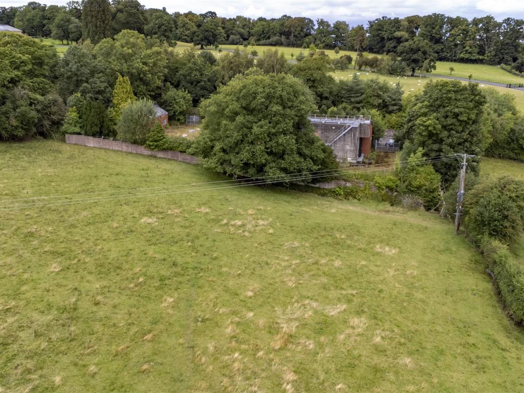 Property for sale in Racecourse Road, Oswestry SY10, £295,000