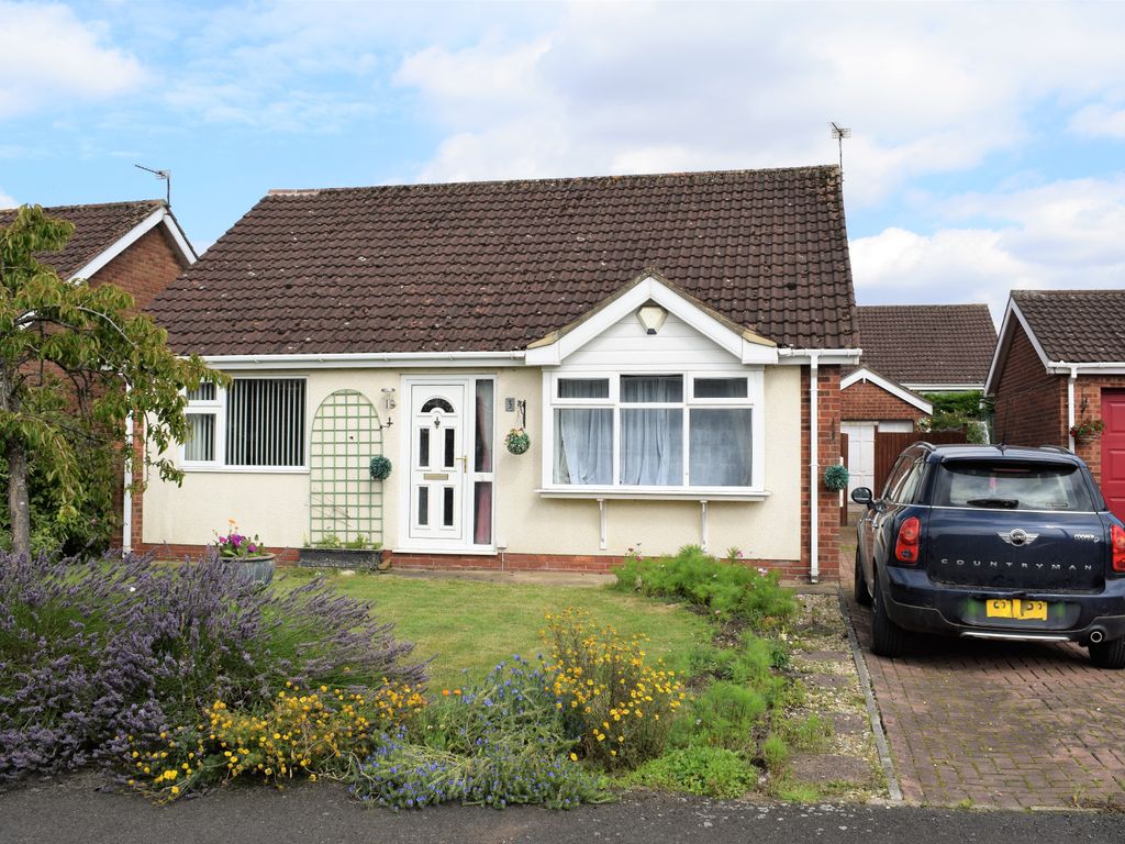 3 bed detached bungalow for sale in Tennyson Close, Caistor LN7, £260,000