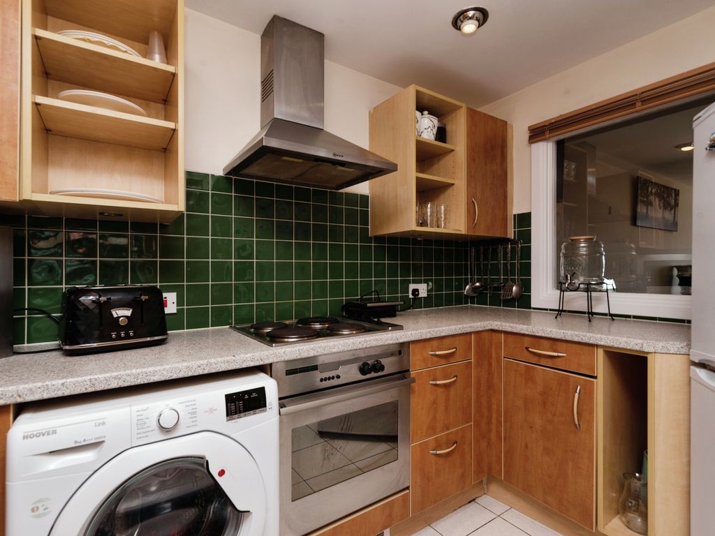 1 bed flat for sale in Adventurers Quay, Cardiff CF10, £210,000
