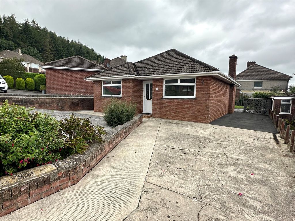 2 bed bungalow for sale in Hafod Cwnin, Carmarthen, Carmarthenshire SA31, £255,000
