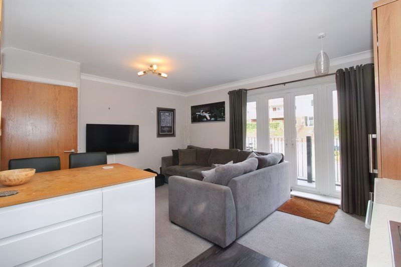 2 bed flat for sale in Cedar Avenue, Hazlemere, High Wycombe HP15, £299,950