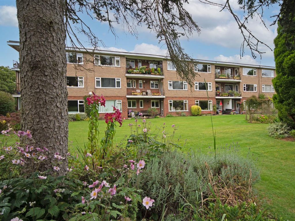 2 bed flat for sale in Vesey Close, Four Oaks, Sutton Coldfield B74, £250,000