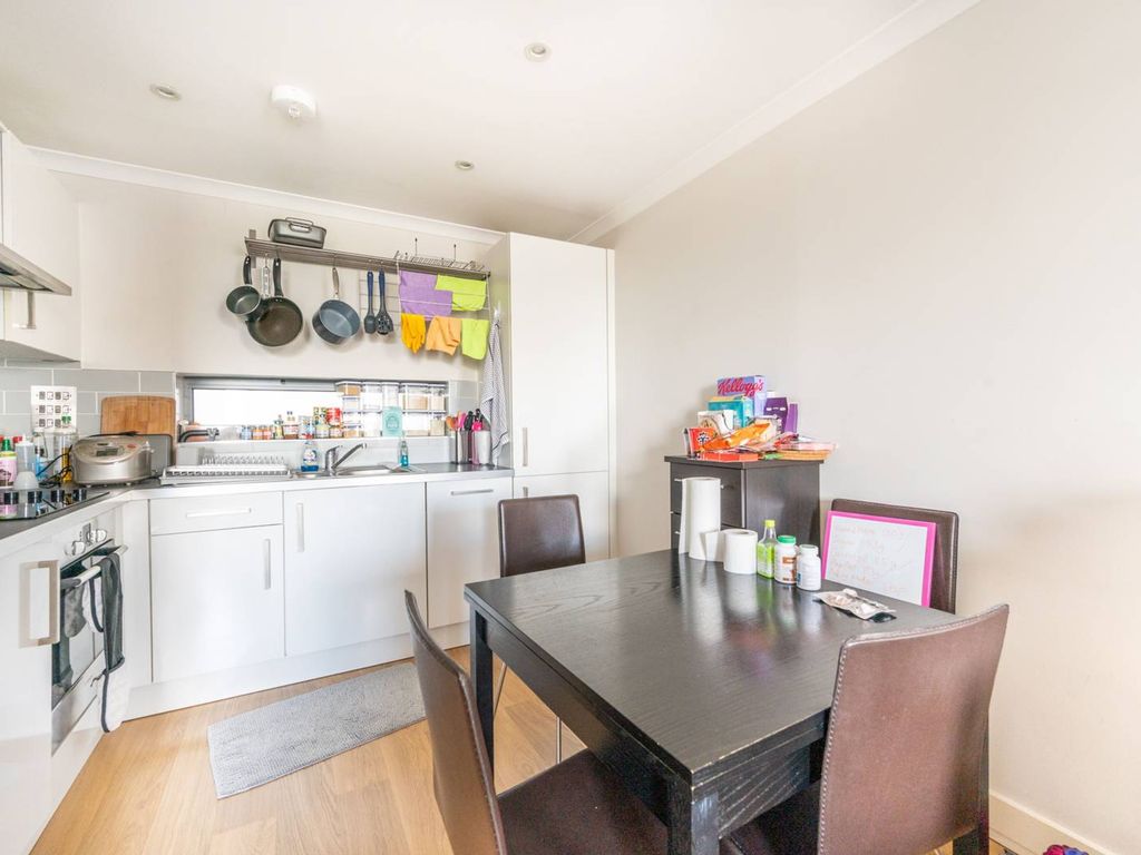 1 bed flat for sale in Edge Apartments, Stratford, London E15, £325,000