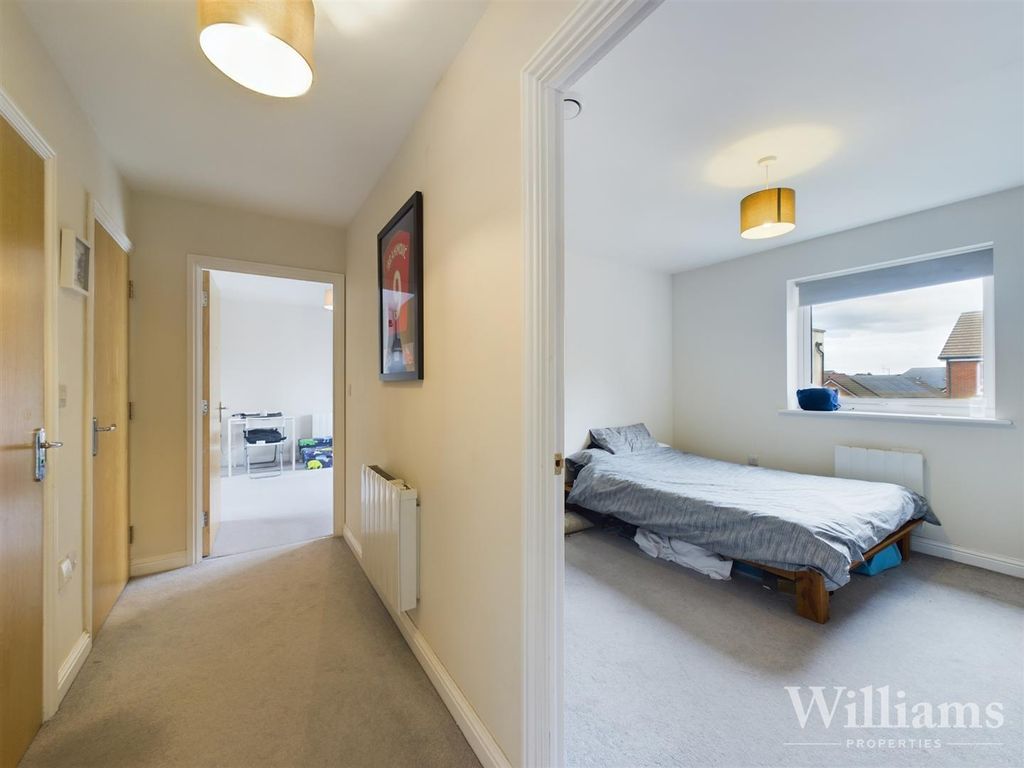 1 bed flat for sale in Elsom Path, Aylesbury, Buckinghamshire HP19, £180,000