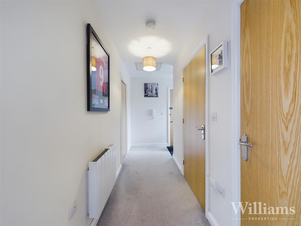 1 bed flat for sale in Elsom Path, Aylesbury, Buckinghamshire HP19, £180,000