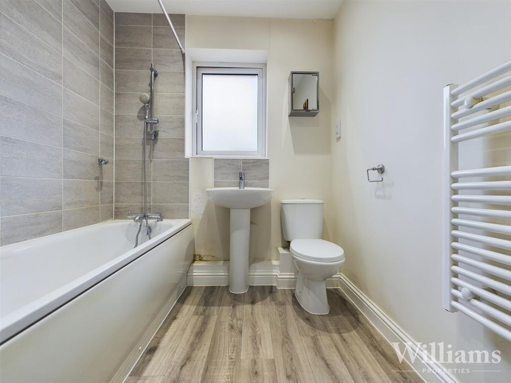 1 bed flat for sale in Elsom Path, Aylesbury, Buckinghamshire HP19, £180,000