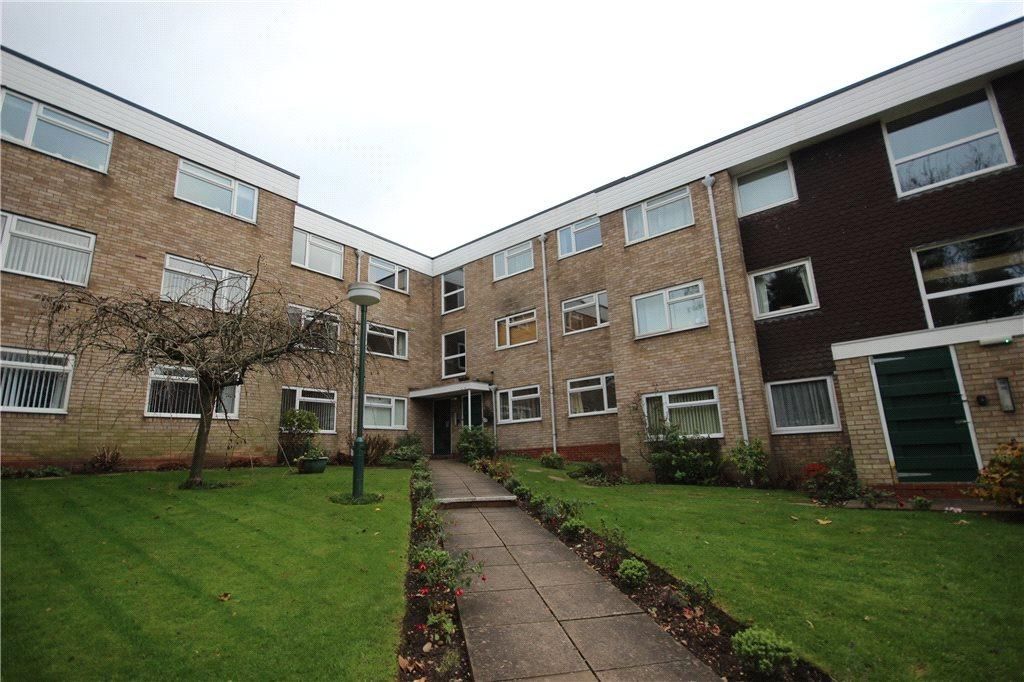 2 bed flat for sale in Ulverley Crescent, Solihull B92, £185,000