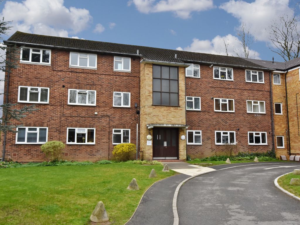 2 bed flat for sale in Ellwood Gardens, Watford WD25, £280,000