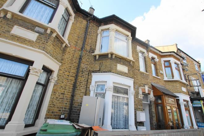 1 bed flat for sale in Plashet Grove, East Ham E6, £280,000