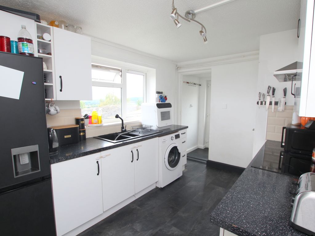 2 bed flat for sale in Queens Avenue, Portishead, Bristol BS20, £199,950