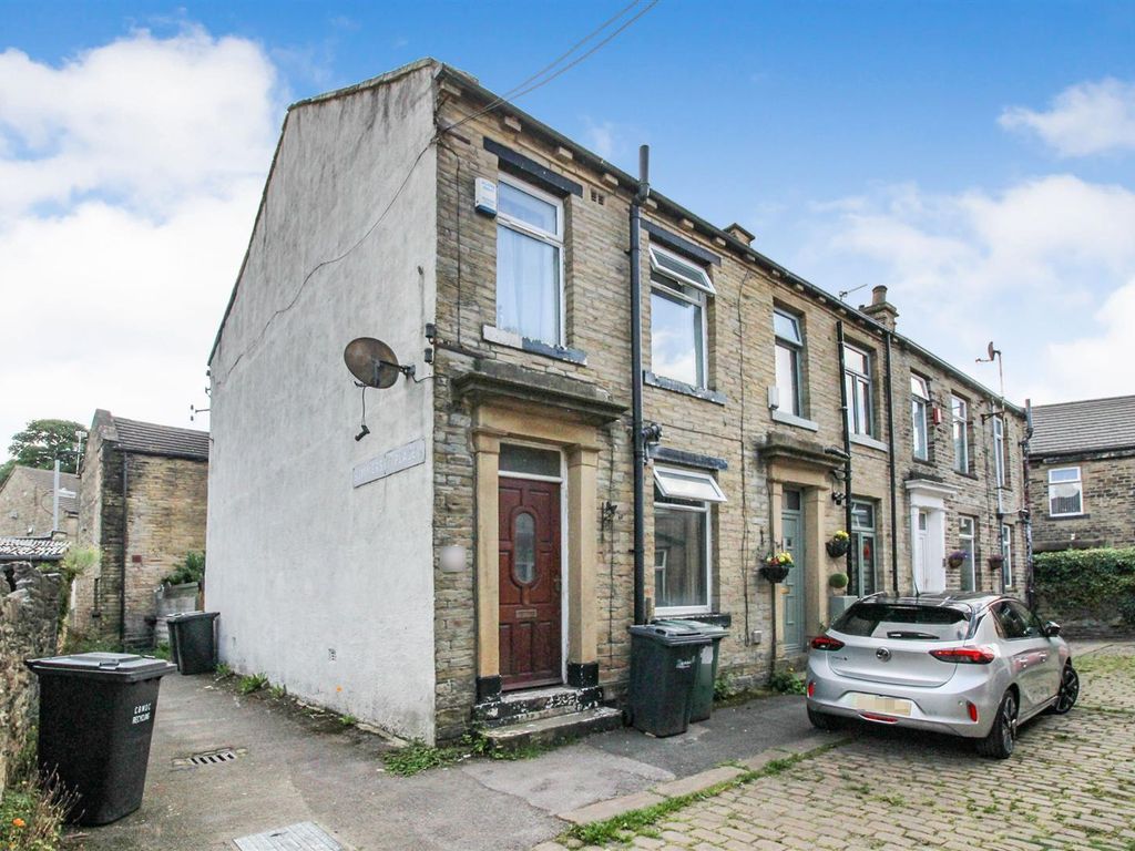 3 bed end terrace house for sale in Summerset Place, Bradford BD2, £75,000