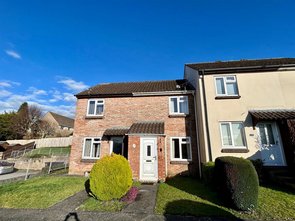 1 bed terraced house for sale in Pavely Close, Chippenham SN15, £165,000