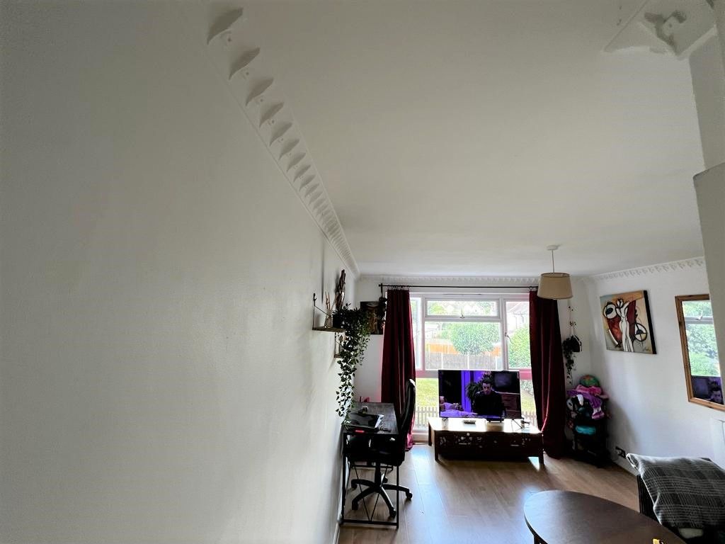 2 bed flat for sale in Burnt Ash Lane, Bromley BR1, £279,995